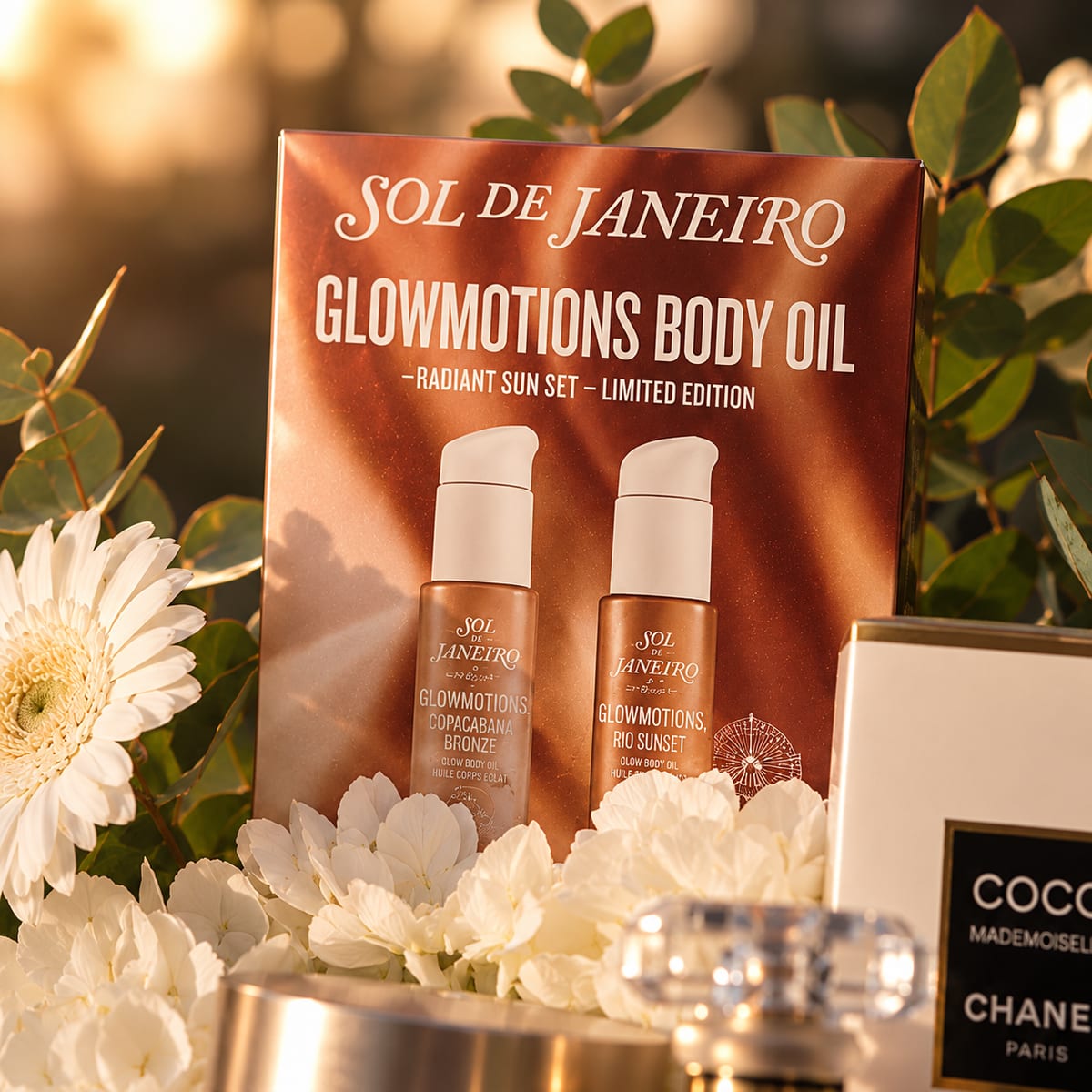 Caja regalo con perfume Chanel Coco Mademoiselle y flores blancas – foto 3
